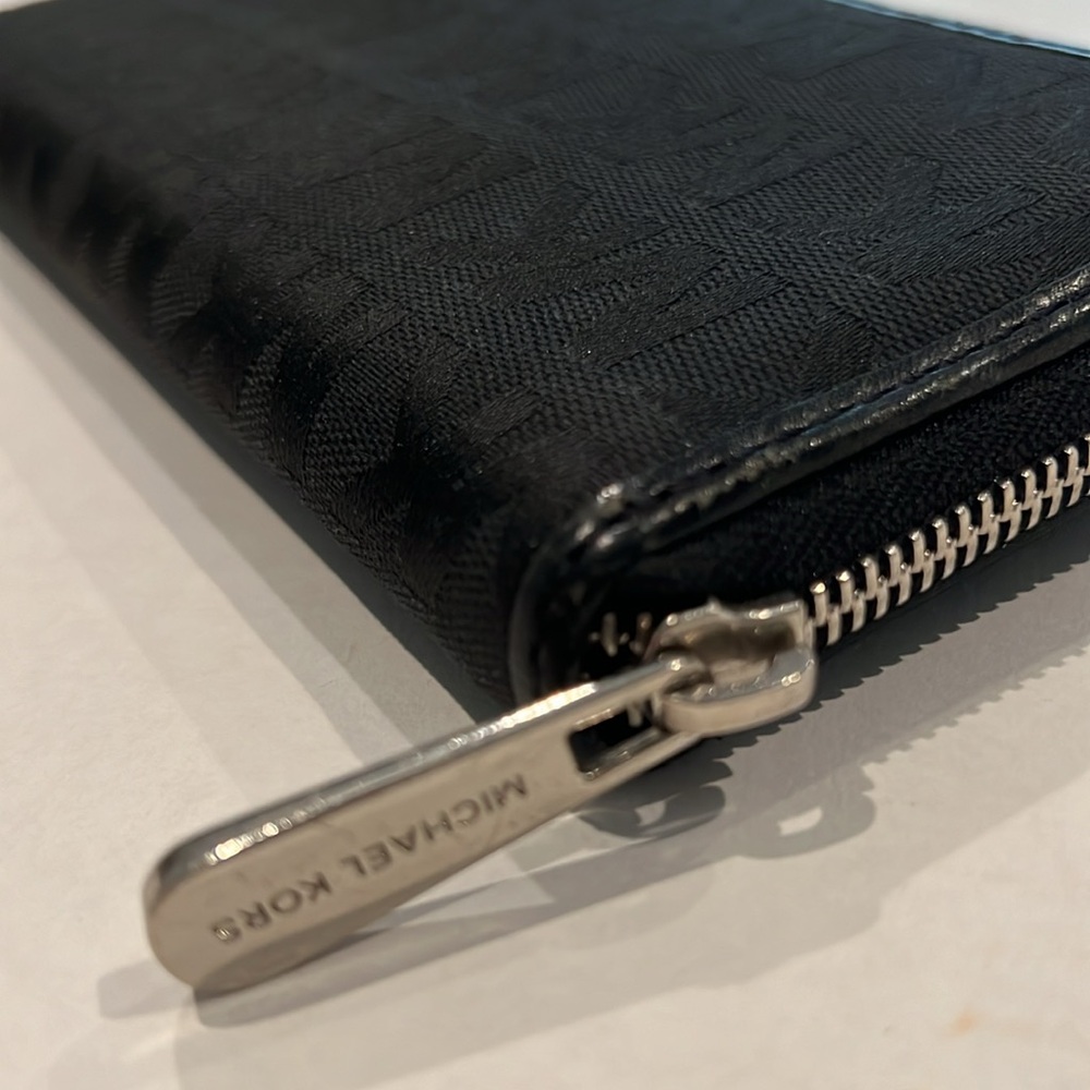 Michael Kors Wallet - Picture 12 of 12